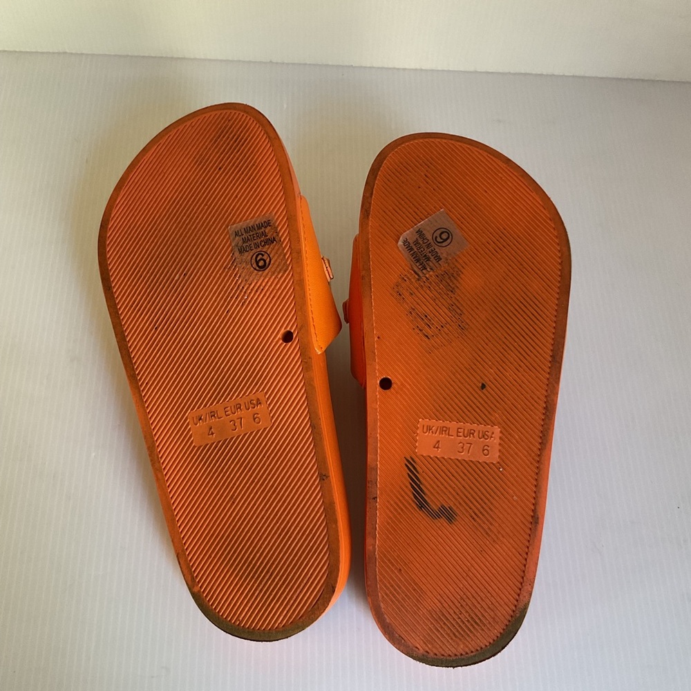 SODA Orange Slide Sandals with Gold Chain Women’s Size 6 - Picture 7 of 7
